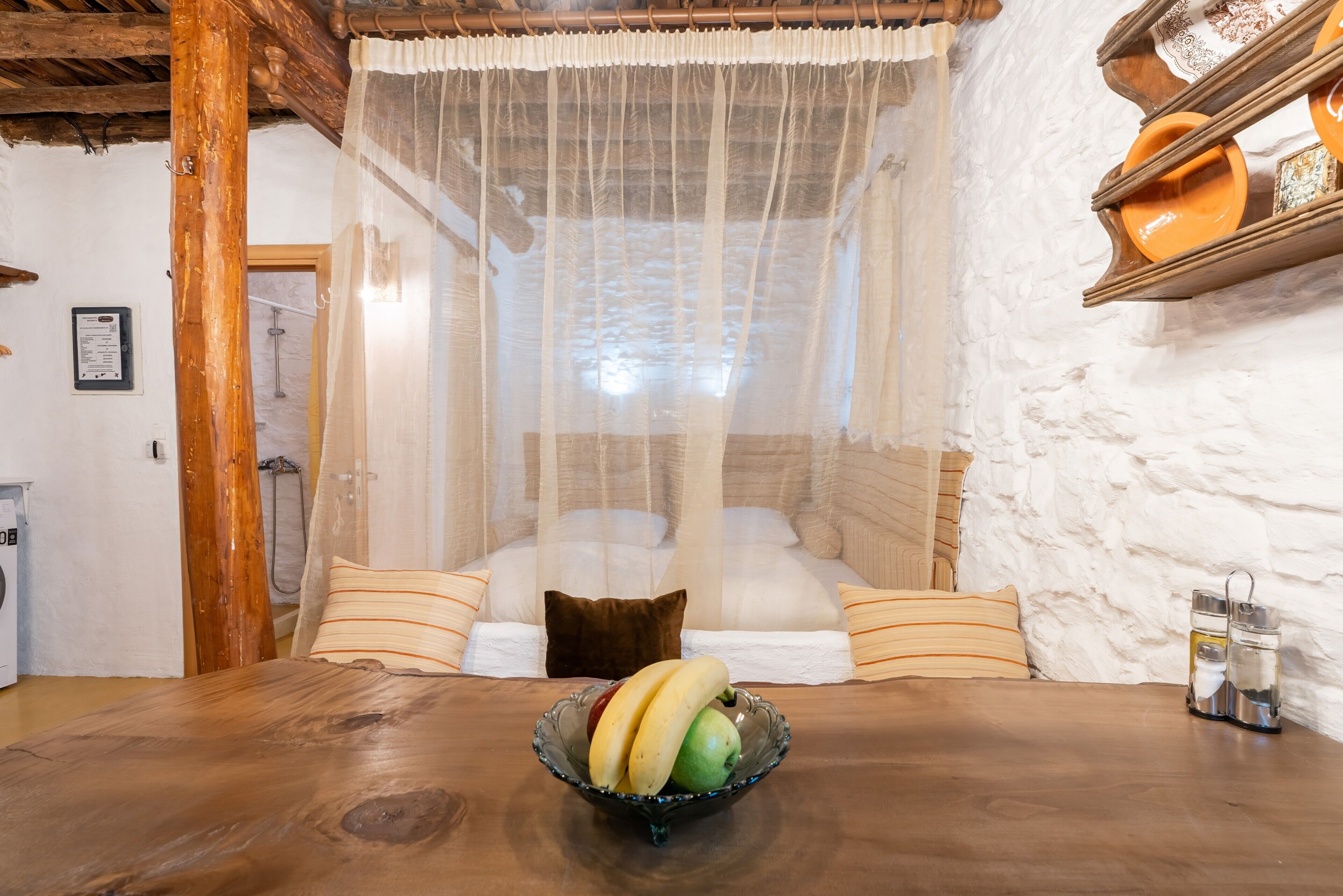 1 slaapkamer, een strijkplank/strijkijzer, gratis wifi, beddengoed