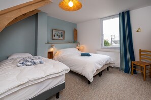 3 bedrooms, iron/ironing board, bed sheets