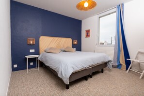 3 bedrooms, iron/ironing board, bed sheets