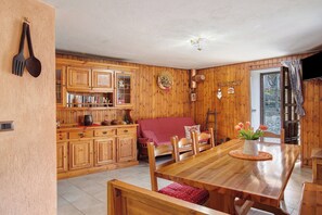 Dining - Apartment 'Tillier' with Mountain View and Wi-Fi (Fenis)
