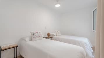 3 dormitorios, tabla de planchar con plancha, wifi gratis y ropa de cama