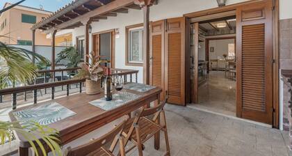 Villa de vacaciones 'Spinnaker Playa' con vistas al mar, terraza privada y Wi-Fi