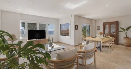 Vacation Villa 'Spinnaker Playa' with Sea View, Private Terrace and Wi-Fi