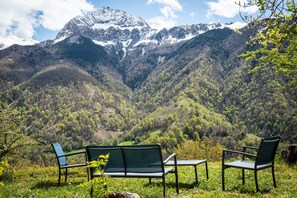 Property grounds - Holiday Home 'Ty Sioul - Mountain View' with Mountain View, Private Terrace and Wi-Fi (Aydius)