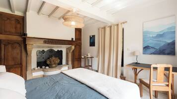4 bedrooms, iron/ironing board, free WiFi, bed sheets