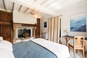 4 makuuhuonetta, silitysrauta/-lauta, ilmainen Wi-Fi, vuodevaatteet