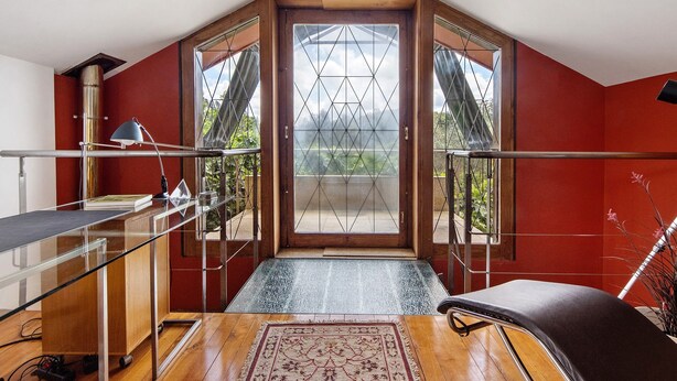 A room with a wooden desk, a chair, a glass railing, and a large window with a geometric view. - Holiday Home 'Quinta Das Cavadas' with Mountain View, Private Pool and Wi-Fi (Canedo)