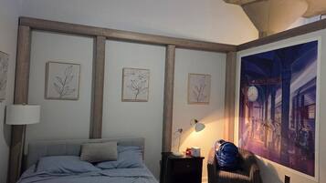 1 bedroom, desk, WiFi, bed sheets