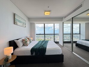 2 soveværelser, skrivebord