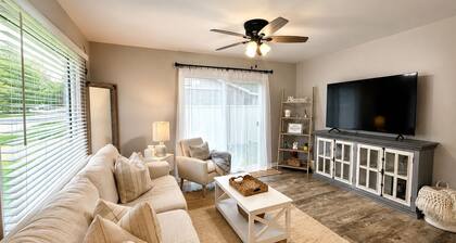 Charming 2-bedroom house with WiFi, AC in lovely Michigan City