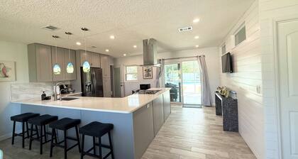 Welcome to Paradise Oasis
Ponte Vedra Beach, FL
Sleeps 15
The perfect getaway