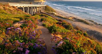 Walk to the beach! Views of Del Mar Racetrack & Ocean - Turf & Tide