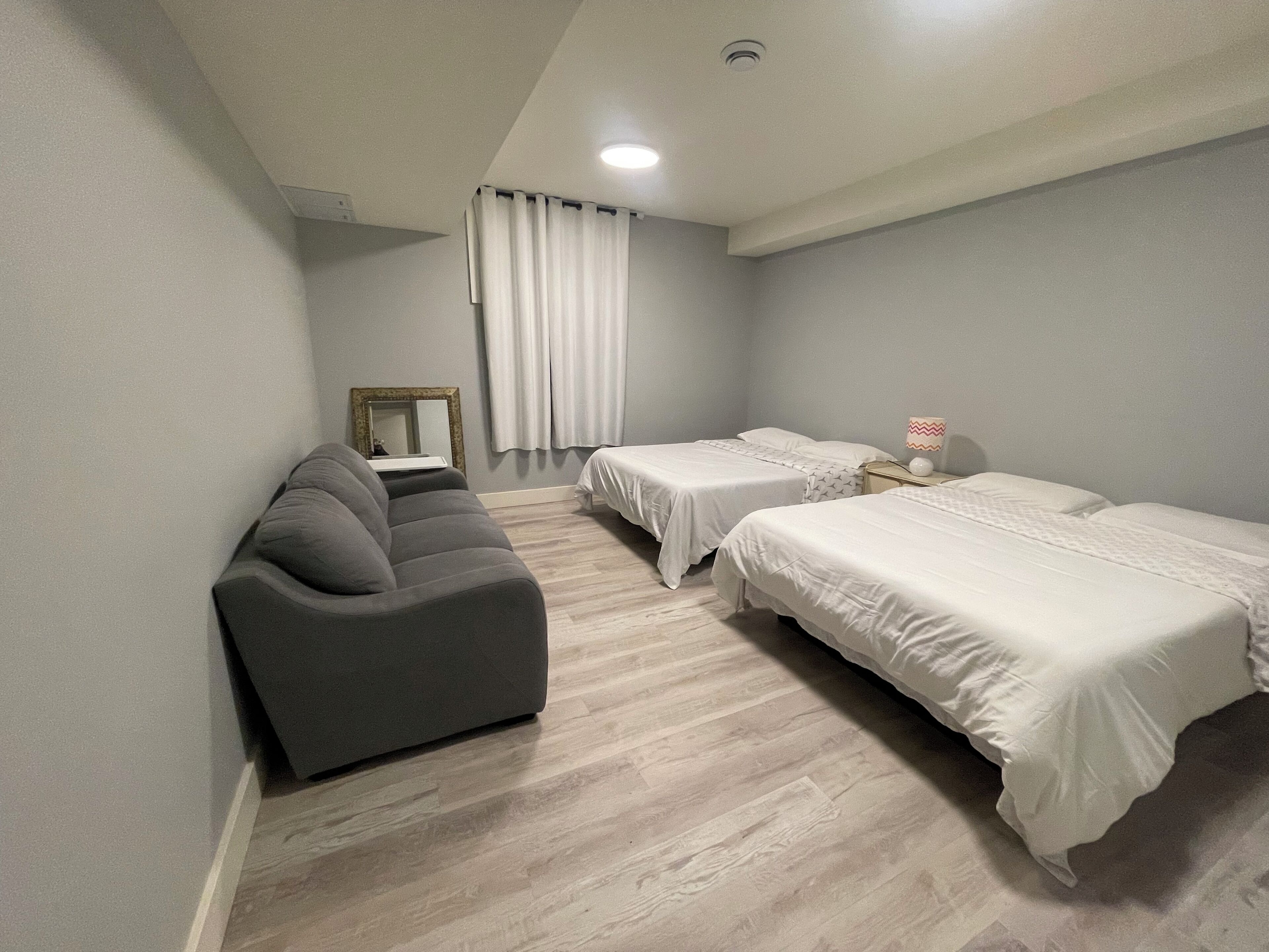 2 chambres, fer et planche à repasser, accès au Wi-Fi (inclus)