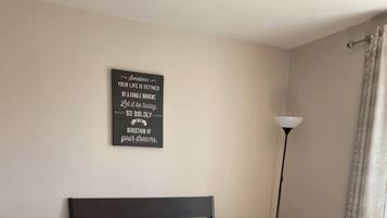 3 quartos, ferros/tábuas de passar roupa, Wi-Fi, roupa de cama