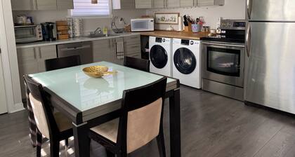 Cozy & Bright Apartment in the Historic city of Old Terrebonne