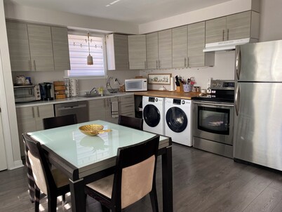 Cozy & Bright Apartment in the Historic city of Old Terrebonne