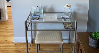 Cozy & Bright Apartment in the Historic city of Old Terrebonne