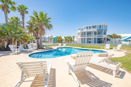 Pet Friendly Beach Home, Shared Pool, Boardwalk to the Beach, Golf Cart Included