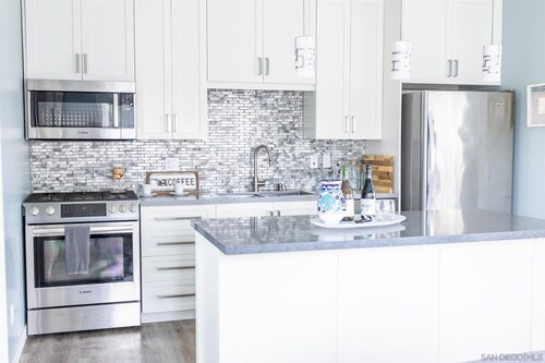 Steps to Ocean * Large 1 Bedroom Loft * A/C