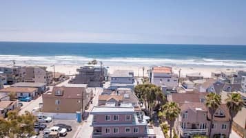 Una spiaggia nelle vicinanze