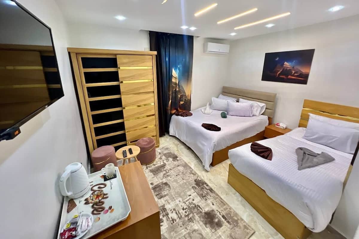 Deluxe Triple Room | Desk, laptop workspace, blackout drapes, soundproofing