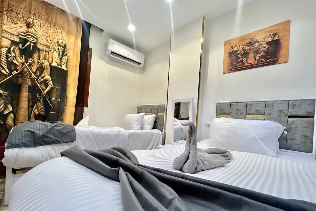 Deluxe Double or Twin Room, City View | Desk, laptop workspace, blackout drapes, soundproofing