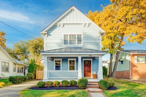 A two-story house with a front porch, a wooden door, and a mailbox. - Executive 4bdr House minutes from D.C (Arlington)