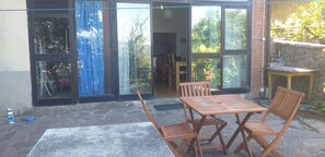 Outdoor dining - Amiata Mountain house with terrace, stunning views (Montelaterone)