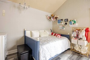 2 bedrooms, WiFi, bed sheets - Charming 2-bedroom house in enchanting Colorado Springs with WiFi, AC (Colorado Springs)