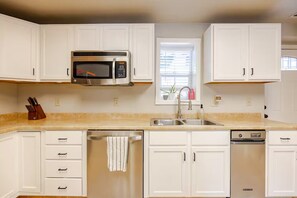 Micro-ondes, four, plaque de cuisson, lave-vaisselle