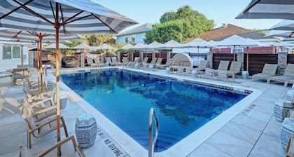 City Market Getaway, Walk Everywhere, Pool Access