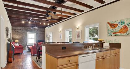 City Market Getaway, Walk Everywhere, Pool Access