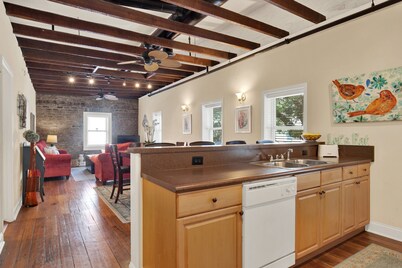 City Market Getaway, Walk Everywhere, Pool Access