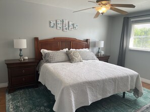 4 slaapkamers, een strijkplank/strijkijzer, reisbedje, gratis wifi