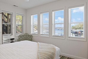 3 habitaciones, escritorio, tabla de planchar con plancha y wifi gratis 
