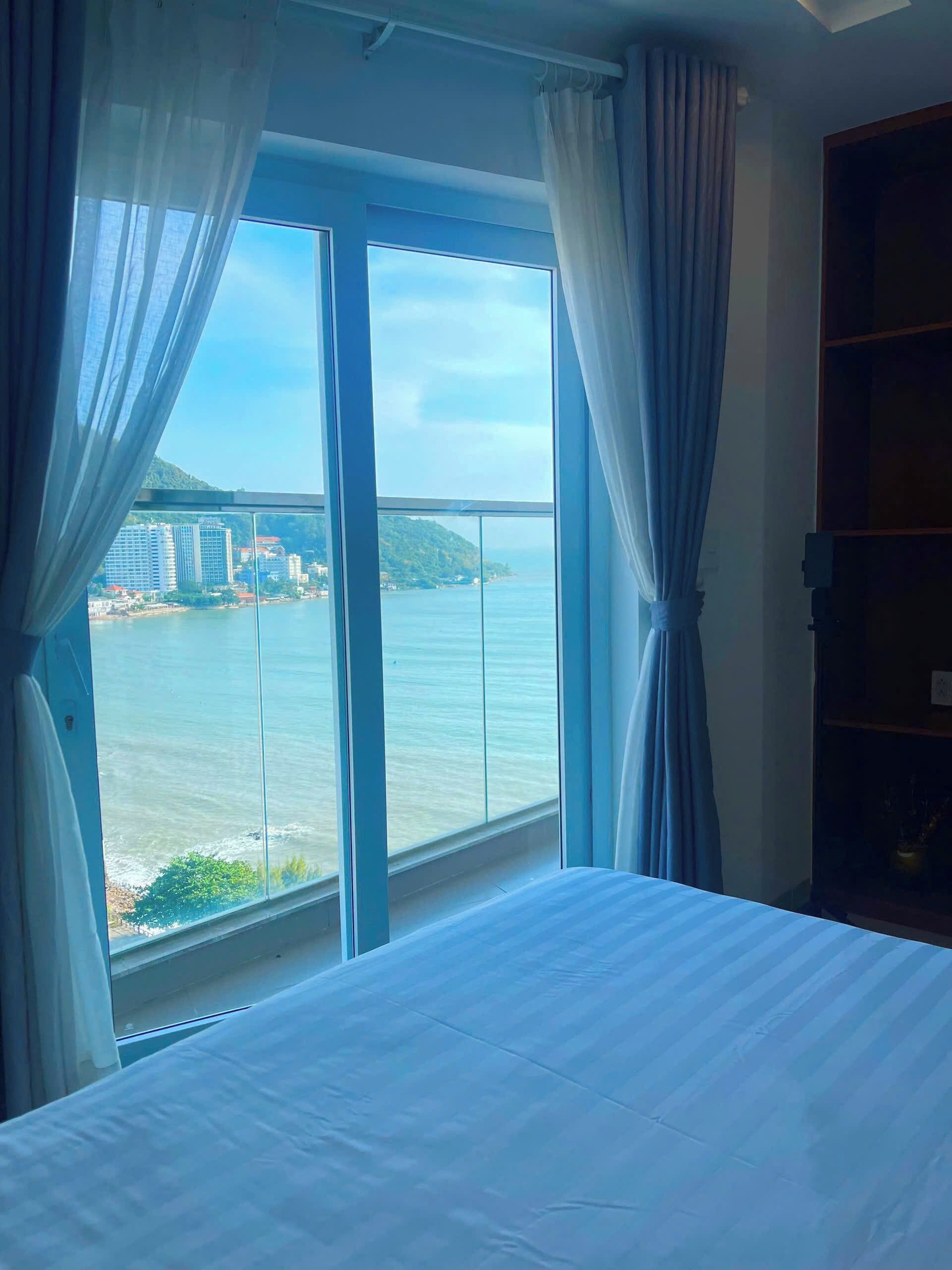 Chambre Double Deluxe, balcon, vue mer | Mini-bar avec articles gratuits, bureau, Wi-Fi gratuit, draps fournis