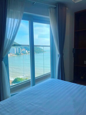 Free minibar items, desk, free WiFi, bed sheets - Luxury Mermaid Seaside Condotel Vung Tau (Ho Chi Minh City)