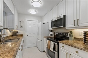 電子レンジ、オーブン、コンロ、食器洗い機