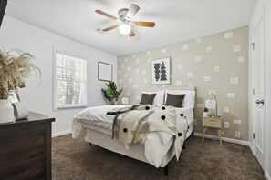 3 chambres, fer et planche à repasser, Wi-Fi, draps fournis