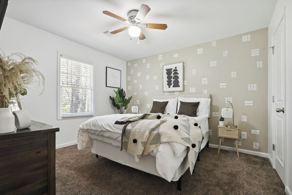 3 bedrooms, iron/ironing board, WiFi, bed sheets