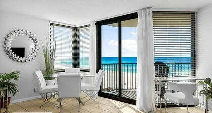 Beachfront 1BR Condo, Pools, Gym and Stunning Views!