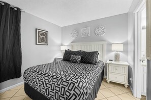 1 室のベッドルーム、デスク、アイロン / アイロン台、WiFi (無料)