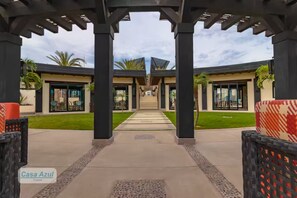 Property grounds - Experience Coastal Luxury in This Stunning Oceanview Condo (Cabo San Lucas)