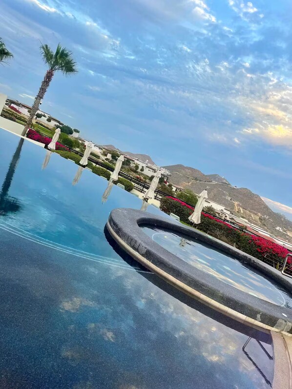Pool - Experience Coastal Luxury in This Stunning Oceanview Condo (Cabo San Lucas)
