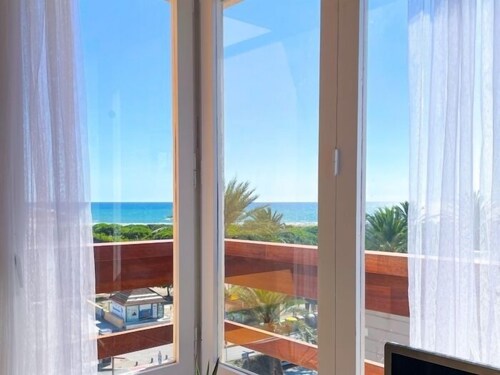 Beach Front Apartment with Sea Views