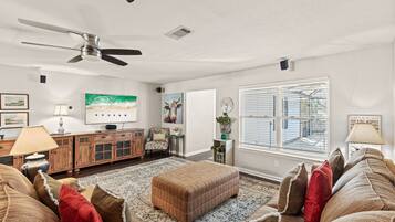 Smart-tv, boeken en een stereo