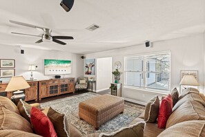 Smart TV, books, stereo