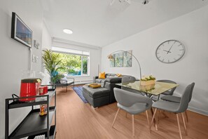 تلفزيون، �ستيريو، مكتب