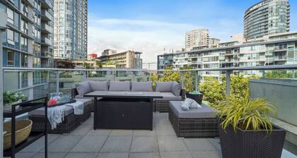 Luxury 3 Bedroom Townhome in Downtown Vancouver with Rooftop Patio