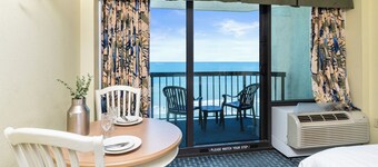 Charming 11th-Floor Oceanfront Studio with 2 Queen Beds